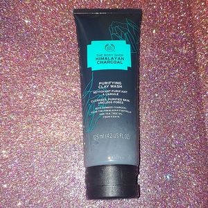 Himalayan Charcoal Purifying Clay Wash Cleanser unclog Pores The Body Shop